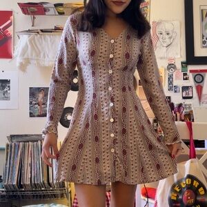 Vintage guess floral patterned 1960s inspired long sleeve sun dress